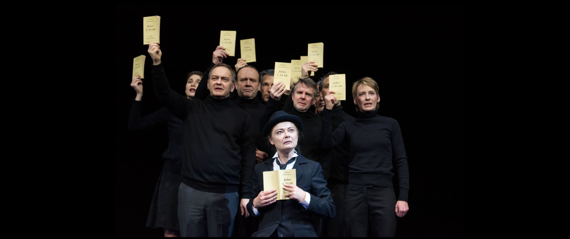 007-DER_AUFHALTSAME_AUFSTIEG_DES_ARTURO_UI_BERTOLT_BRECHT_STAATSTHEATER_COTTBUS_REGIE_MALTE_KREUTZFELDT_2018__photo_Marlies_Kross