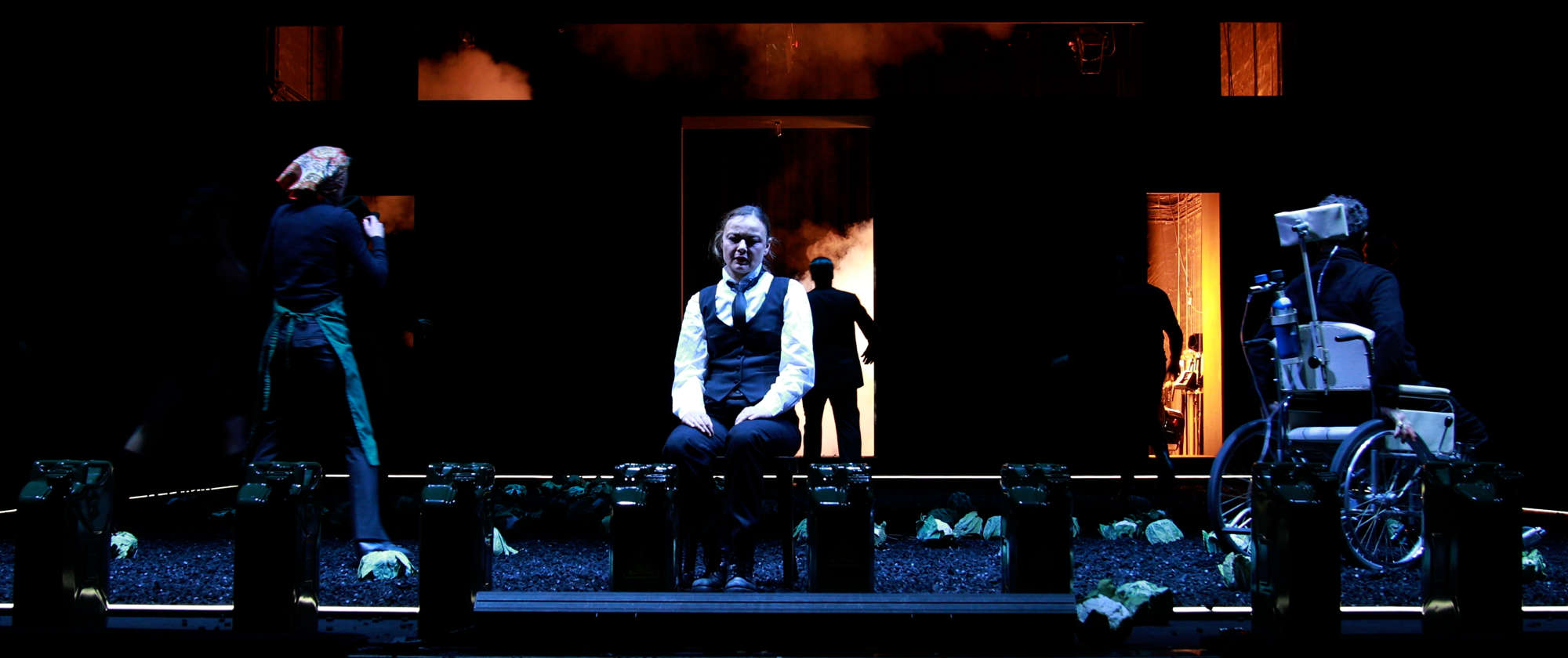 010-DER_AUFHALTSAME_AUFSTIEG_DES_ARTURO_UI_BERTOLT_BRECHT_STAATSTHEATER_COTTBUS_REGIE_MALTE_KREUTZFELDT_2018__photo_Marlies_Kross