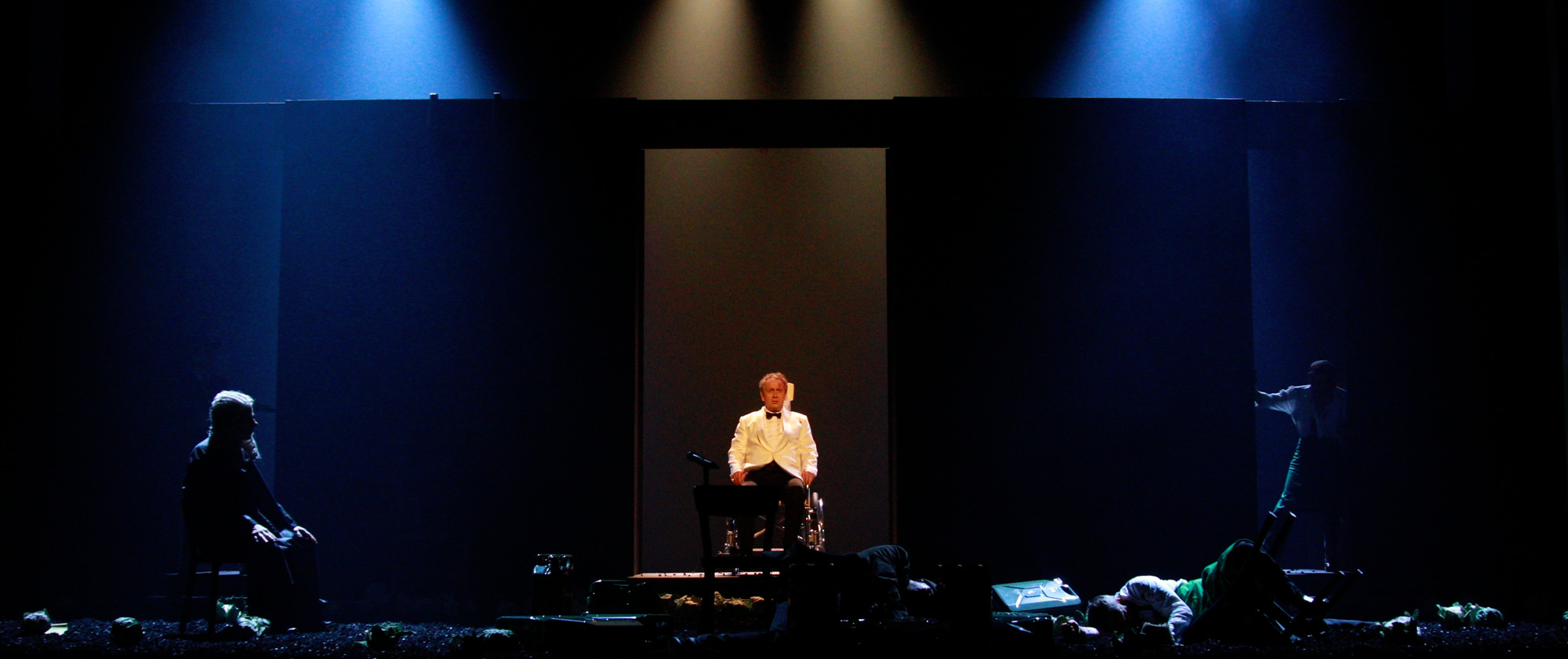 012-DER_AUFHALTSAME_AUFSTIEG_DES_ARTURO_UI_BERTOLT_BRECHT_STAATSTHEATER_COTTBUS_REGIE_MALTE_KREUTZFELDT_2018__photo_Marlies_Kross