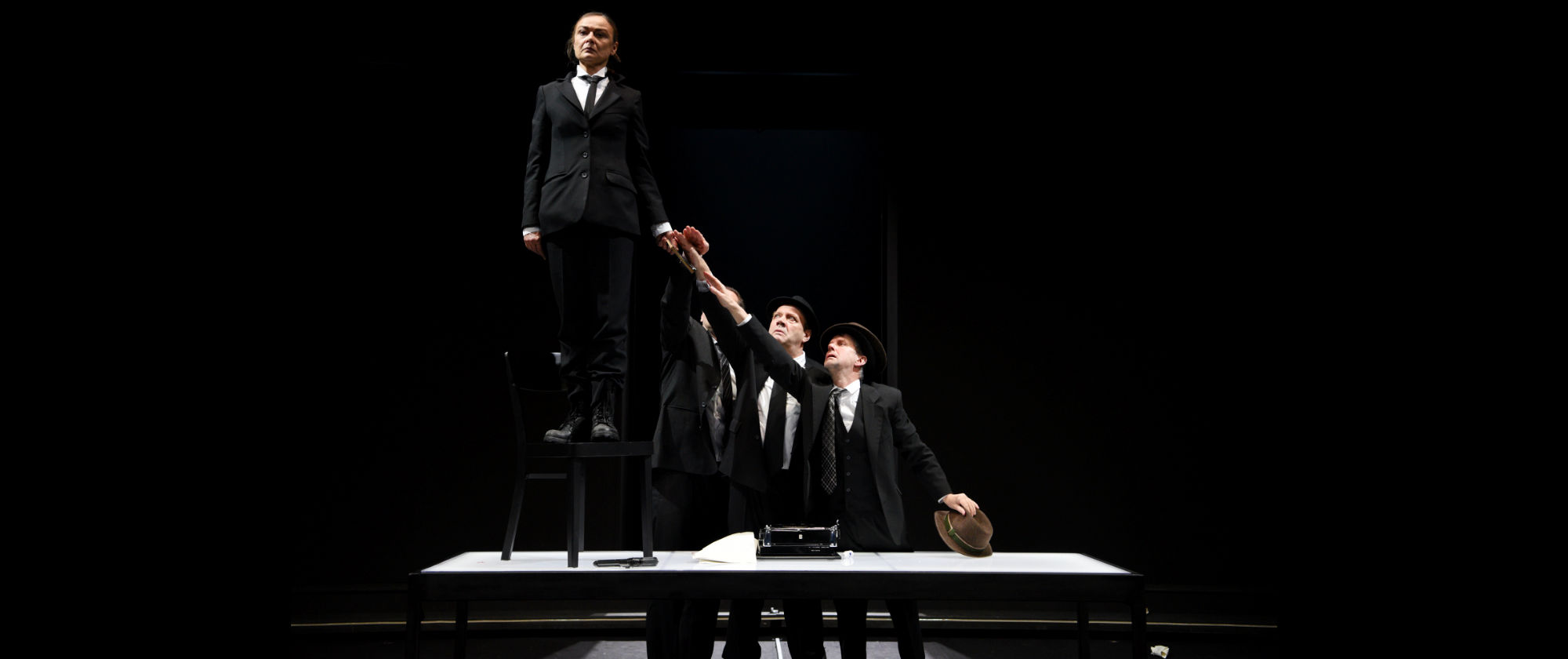 017-DER_AUFHALTSAME_AUFSTIEG_DES_ARTURO_UI_BERTOLT_BRECHT_STAATSTHEATER_COTTBUS_REGIE_MALTE_KREUTZFELDT_2018__photo_Marlies_Kross