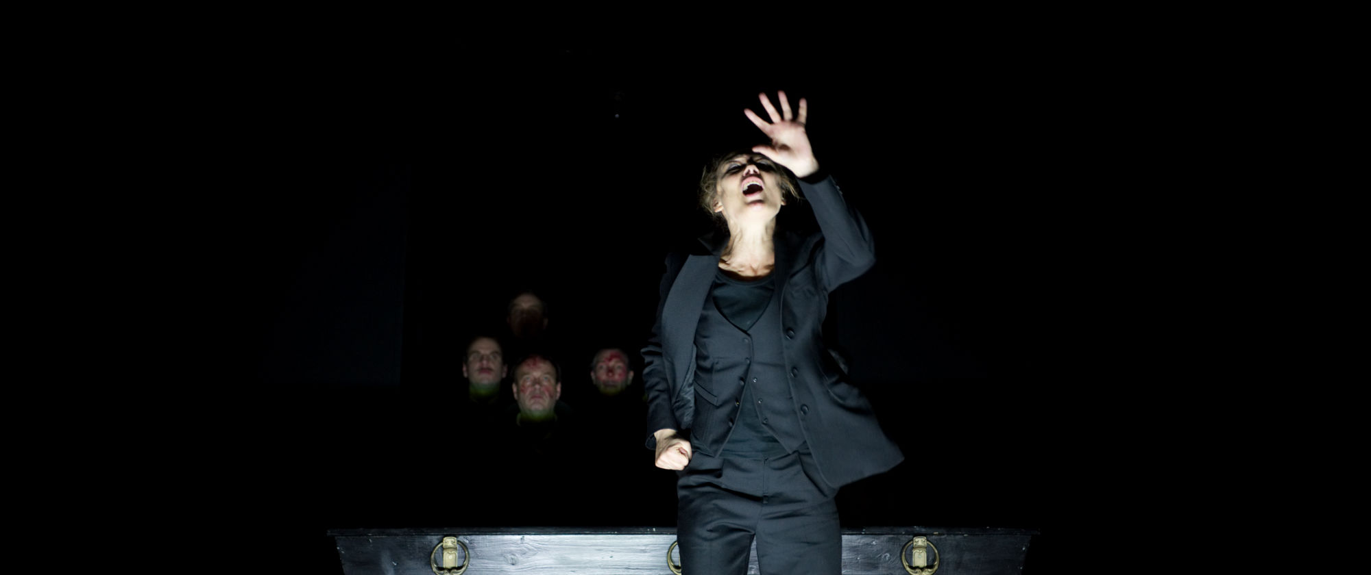 021-DER_AUFHALTSAME_AUFSTIEG_DES_ARTURO_UI_BERTOLT_BRECHT_STAATSTHEATER_COTTBUS_REGIE_MALTE_KREUTZFELDT_2018__photo_Marlies_Kross